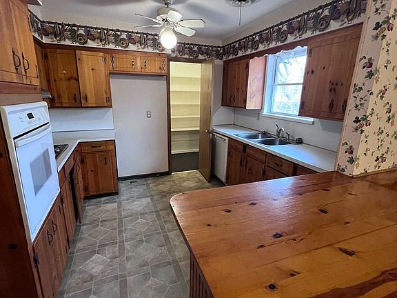 5th image of 1105 Dawn Dr