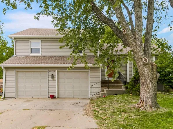 12327 S Locust Cir, Olathe, KS 66062