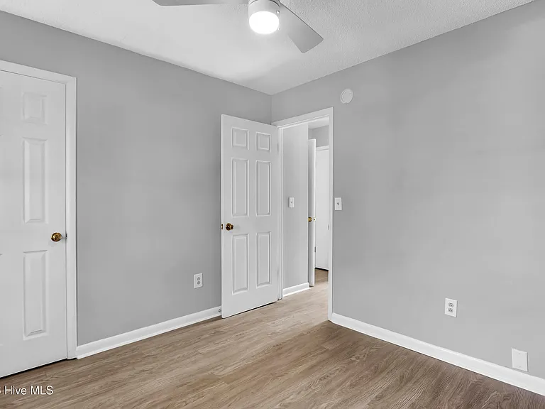 139 Charter Dr — Photo 18
