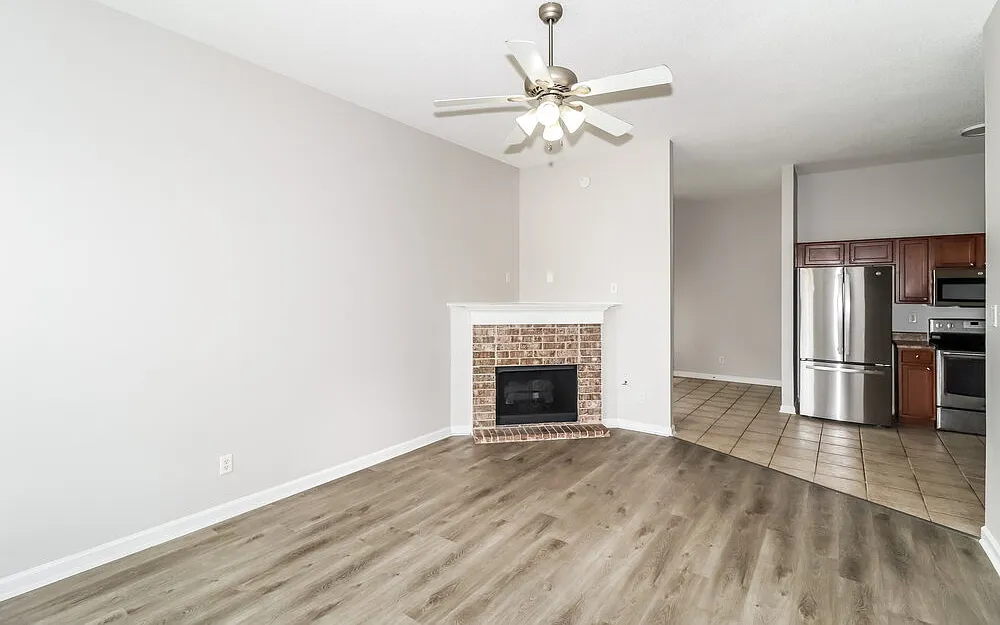 3 bed, 2.0 bath, 1285 sqft, $1,720 — Photo 4
