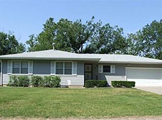 2541 SW Meadow Ln, Topeka, KS 66614