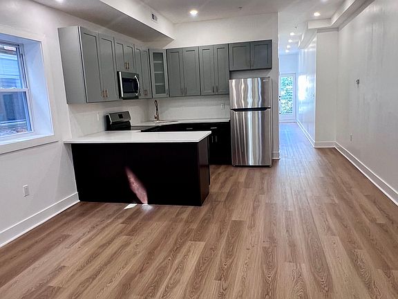 5th image of 647 N 16th St #2