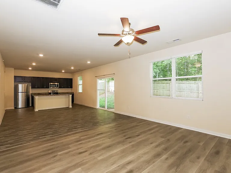 203 Hamilton Pointe Dr — Photo 5