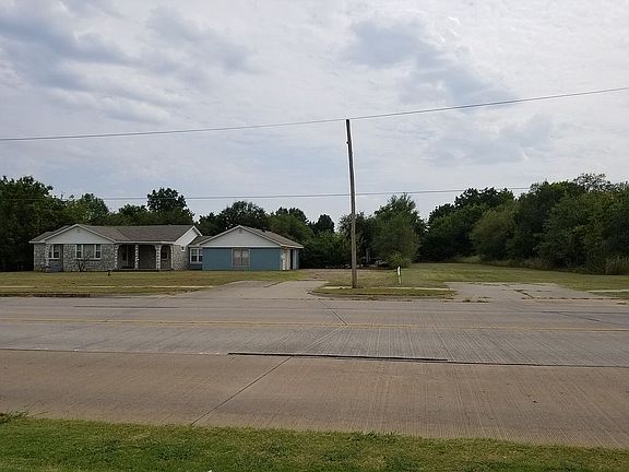 5th image of 3220 SE 15th St