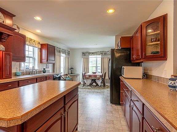 4th image of 4231 Canalside Dr
