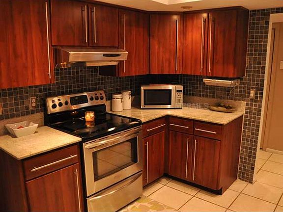 4th image of 17735 Deerfield Dr