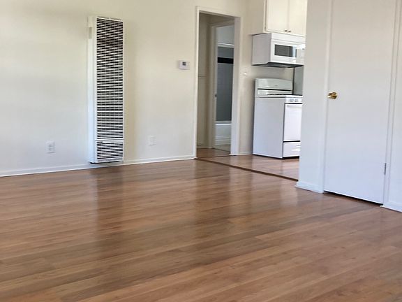 2nd image of 3935 Vineland Ave APT 2