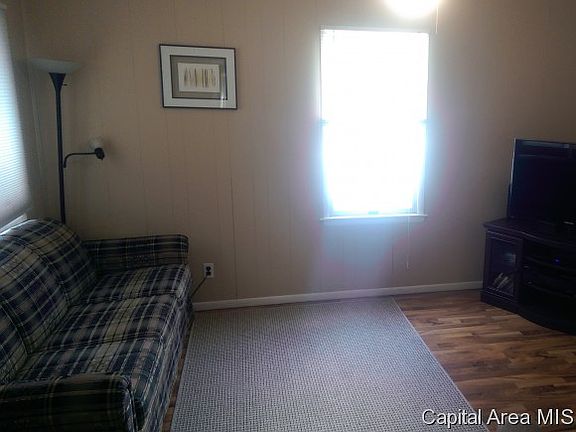 4th image of 129 E Stoddard Ave