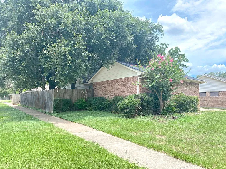16222 Summer Dew Ln — Photo 2