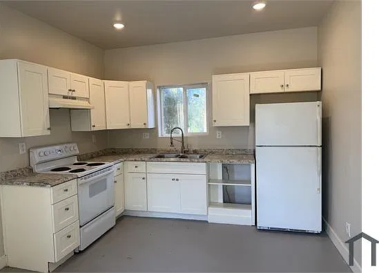 2736 American Ave — Photo 3