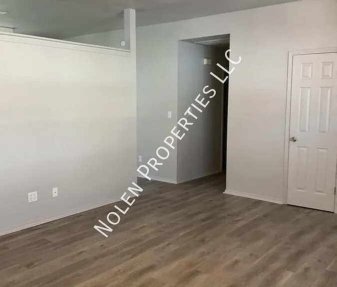 2213 E Post Oak Dr — Photo 5