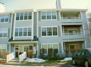 211 Raintree Ct #211, Helmetta, NJ 08828