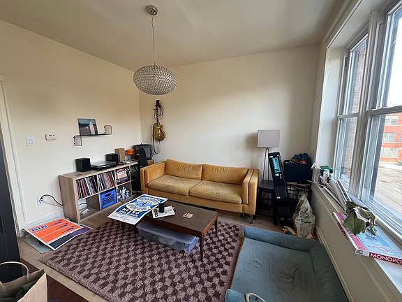 4th image of 1050 N Damen Ave APT 2F