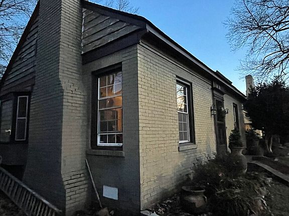 3rd image of 970 N Barksdale St