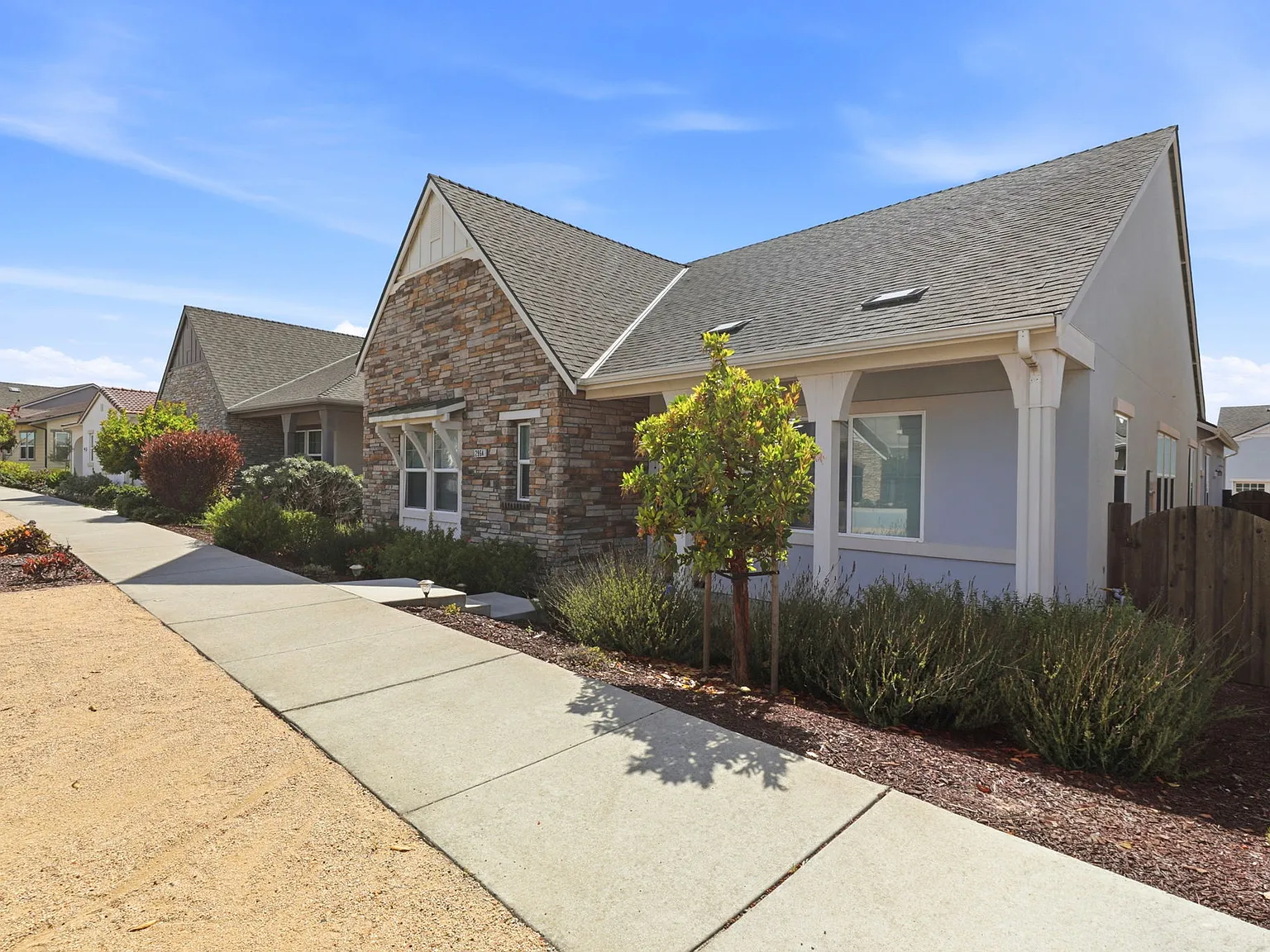 3 bed, 2067 sqft, $4,800 — Photo 4