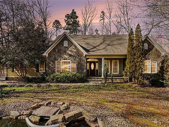 2nd image of 109 Oak Crest Cir