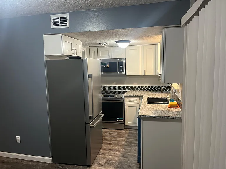 1417 Kraft Ave — Photo 23