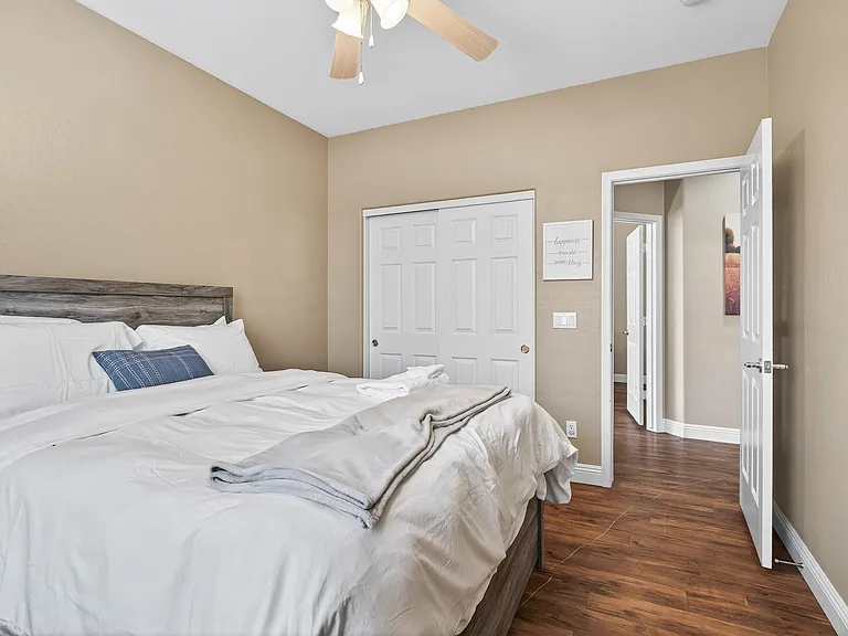 2433 W Ellis St — Photo 9