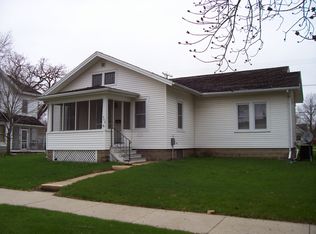 308 E Fayette St, Manchester, IA 52057