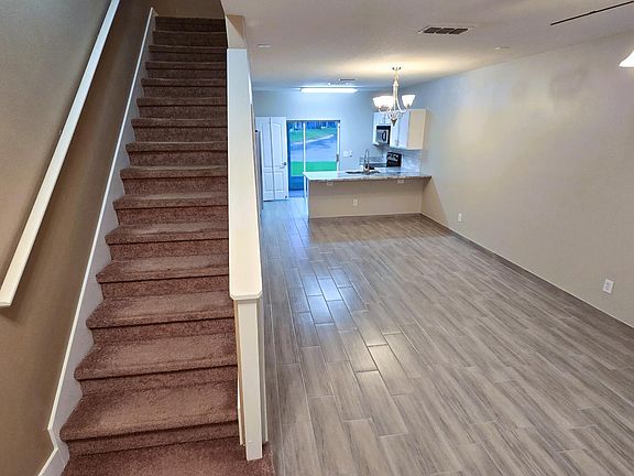 2nd image of 415 Wilton Cir