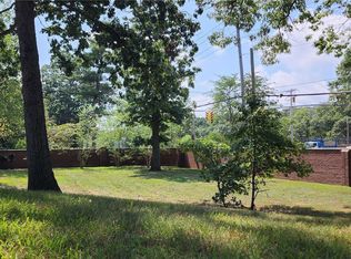 1 Interstate Highway U Willets Rd, Old Westbury, NY 11568