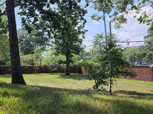 1 Interstate Highway U Willets Rd, Old Westbury, NY 11568