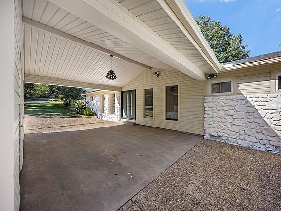 4th image of 11 Crownpoint Rd