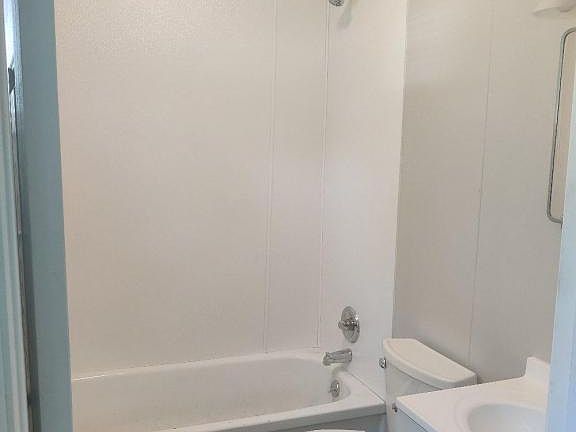 5th image of 400 N 5th St APT B