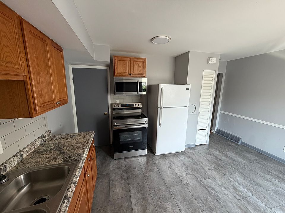 1st image of 905 N Meadows Ct