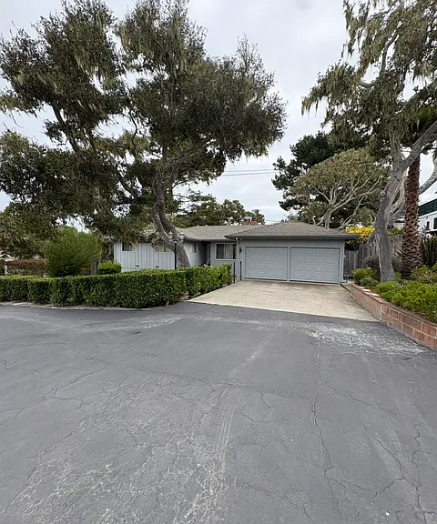 1059 Mission Road, taken from Mission.