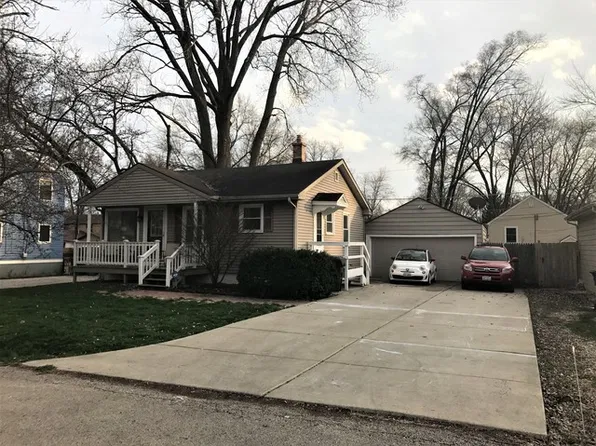 131 Woodrow Ave, South Elgin, IL 60177
