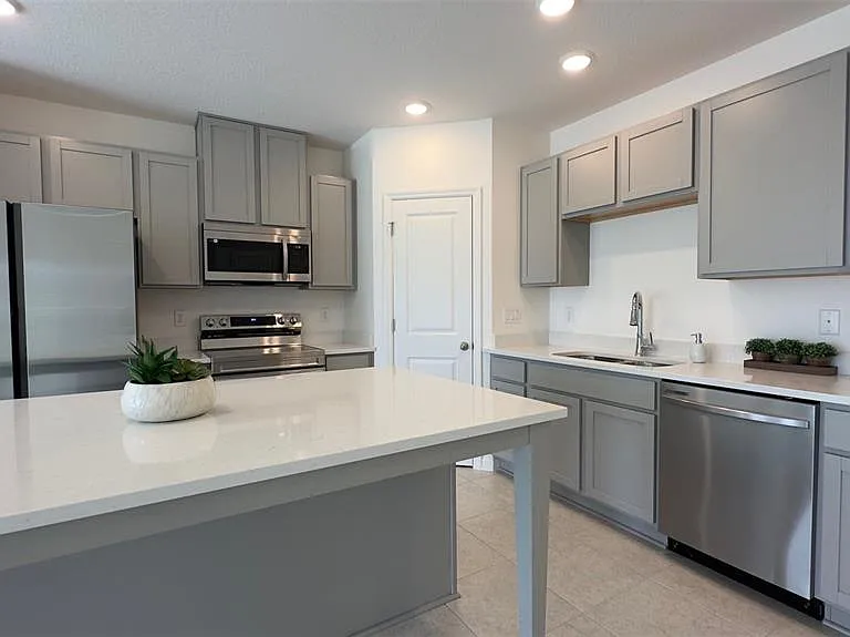 3879 Academia Ave — Photo 5