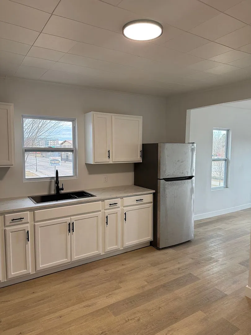 1119 Main Street — Photo 2