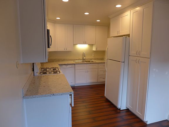 3rd image of 21130 Gardena Dr