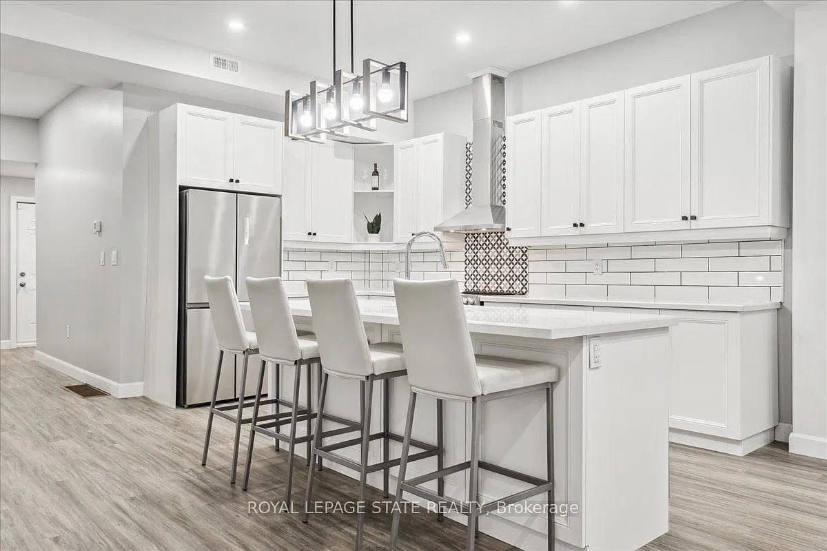 3 bed, $2,900 — Photo 2