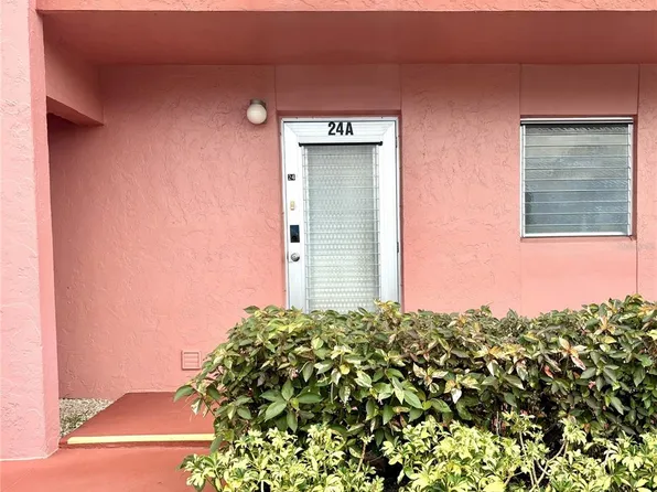 24 Golfs Edge APT A, West Palm Beach, FL 33417