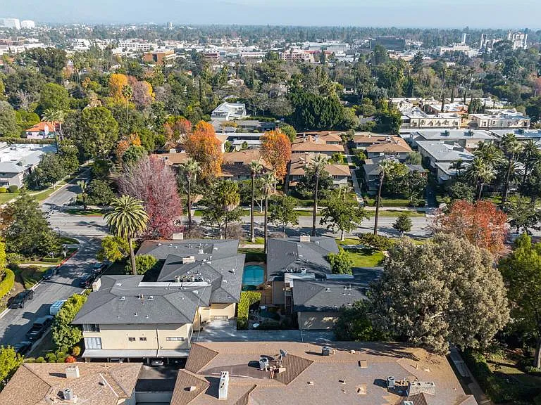 945 S Orange Grove Blvd #E — Photo 23