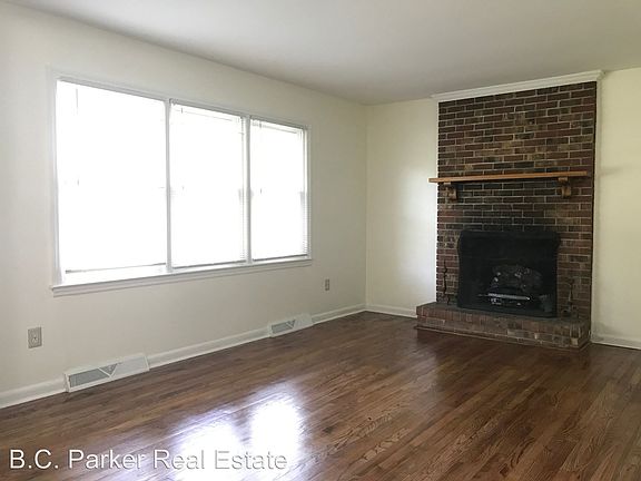 5th image of 218 Ball Park Ave