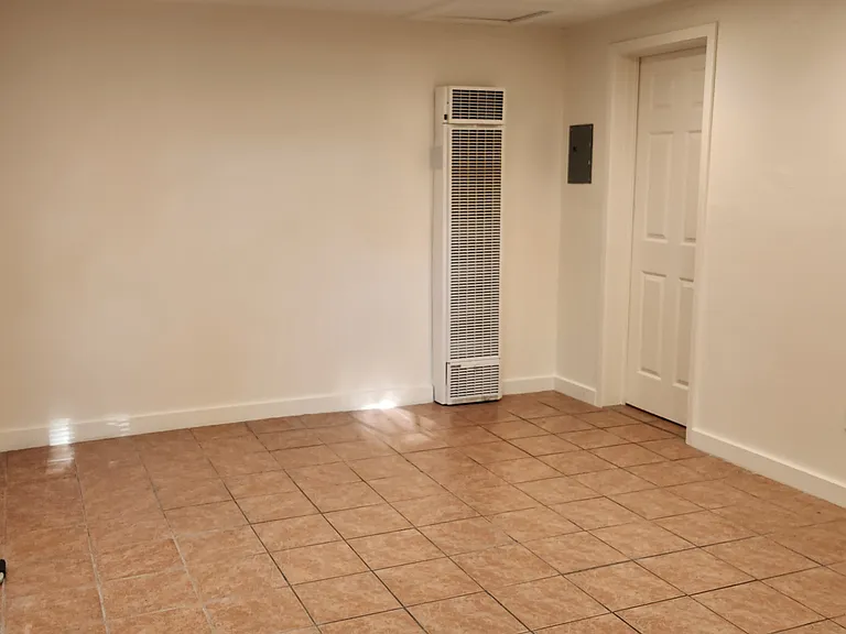 2865 Lakeview Dr #B — Photo 8