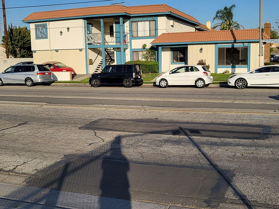 4 plex building facing Newland Street.