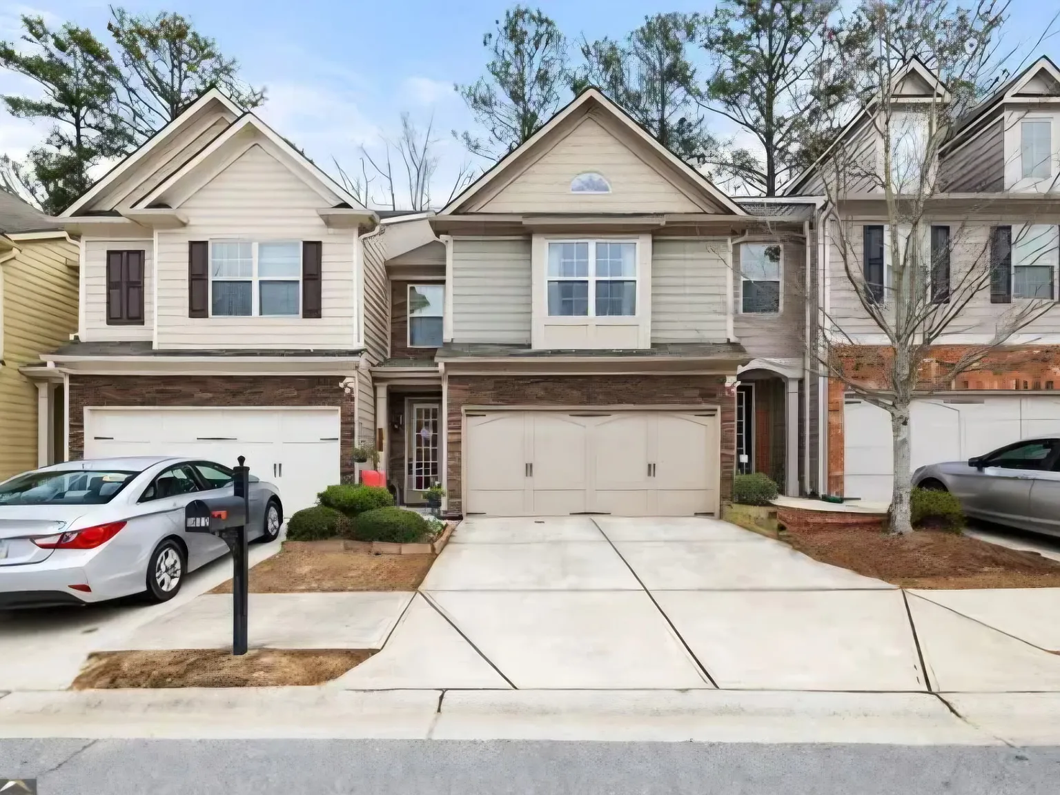 3 bed, 2.5 bath, 1982 sqft, $2,400 — Photo 1