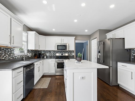 4th image of 17054 S Neuberry Ridge Ct