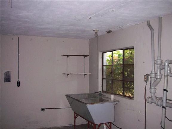 5th image of 1609 Saxon Ave