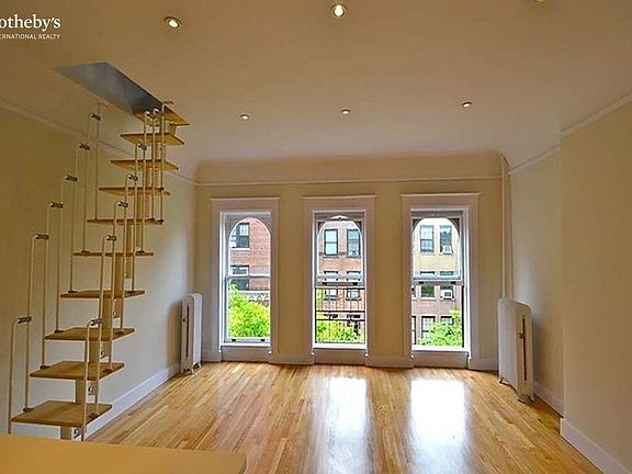 3rd image of 319 W 77th St APT 8