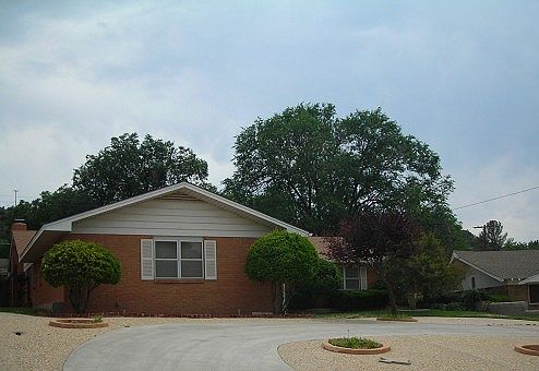 2nd image of 520 Scott Dr