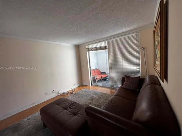 447 NE 195th St APT 309, Miami, FL 33179