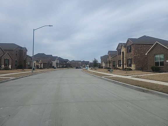 5th image of 1200 Milfoil Dr