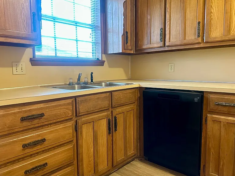 214 Romana Cir #G — Photo 4