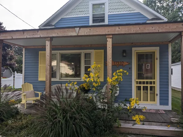 17332 3rd St, Arcadia, MI 49613