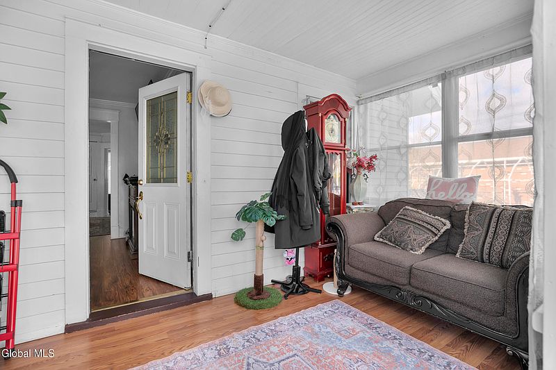 5th image of 2093 Oaklawn Avenue